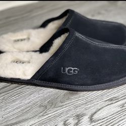 UGG Scuff Slippers, Size US 8 Black