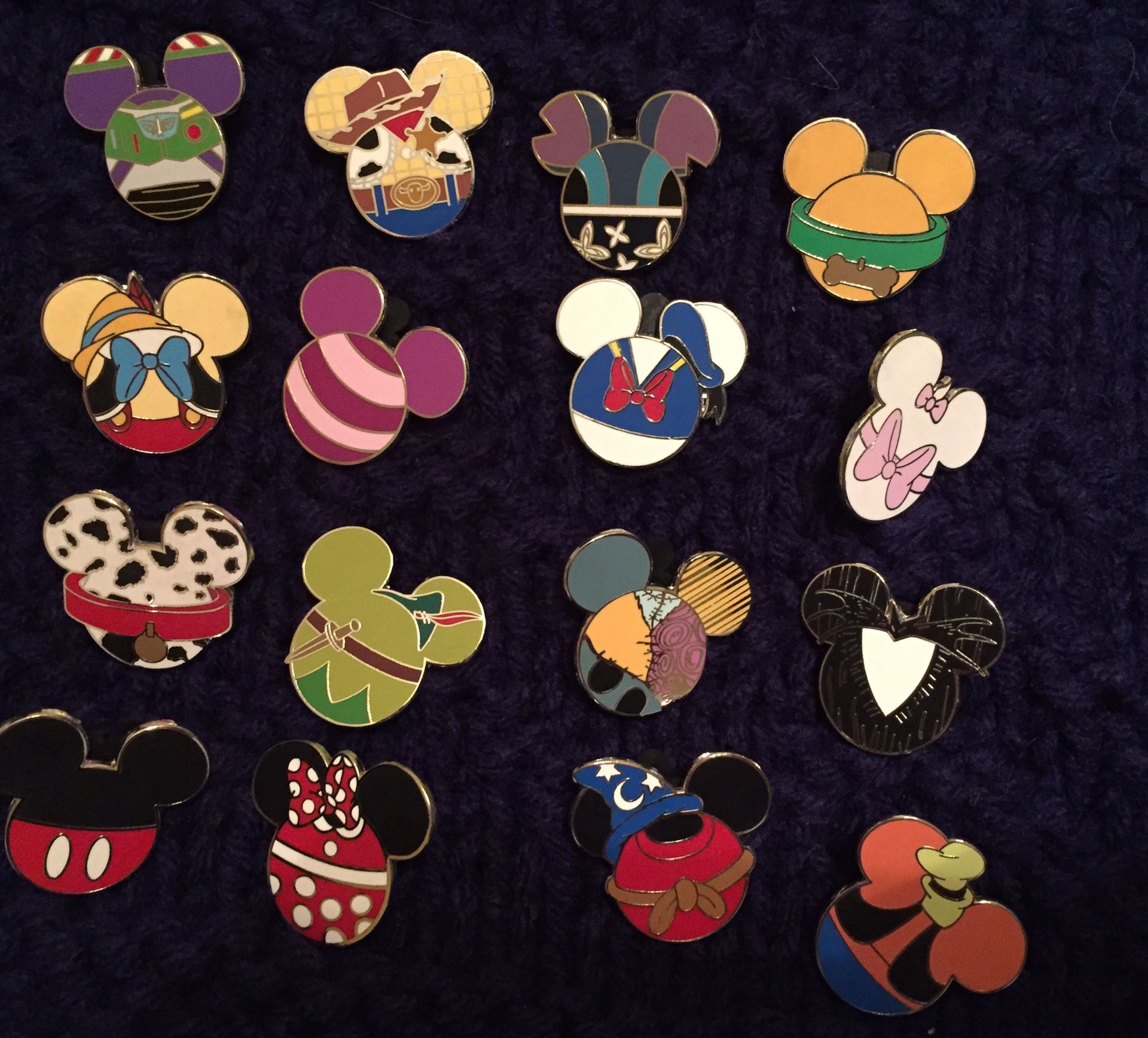 16 character Disney Mickey head tradable pin set