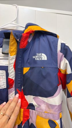 The  North face Kid snow costume 7 yo