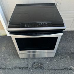 Nice And Clean Whirlpool Electric Stove 