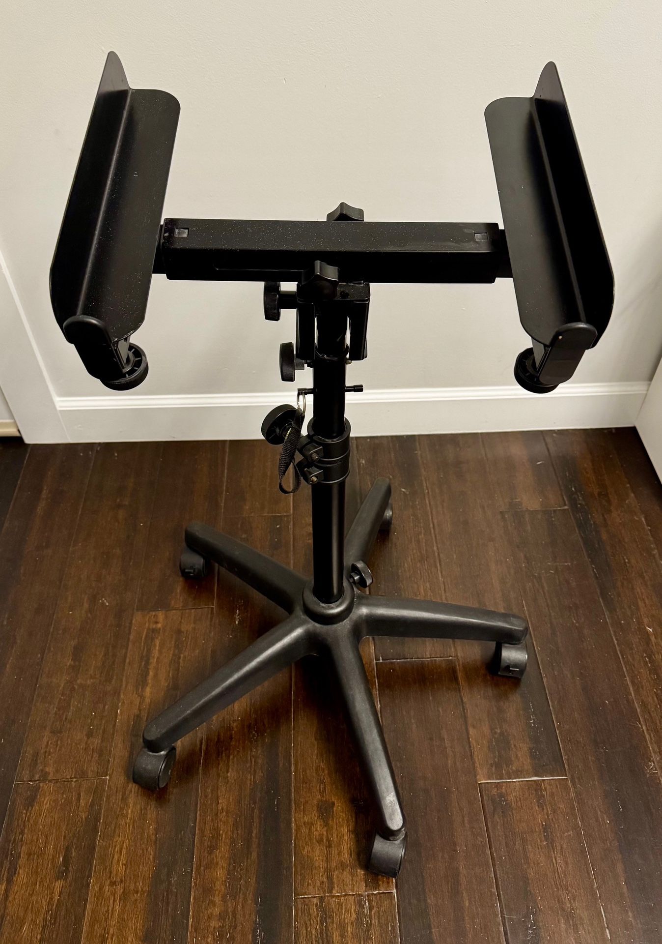 ON-STAGE STANDS MIX400 ROLLING EXPANDABLE MIXER KEYBOARD STAND!