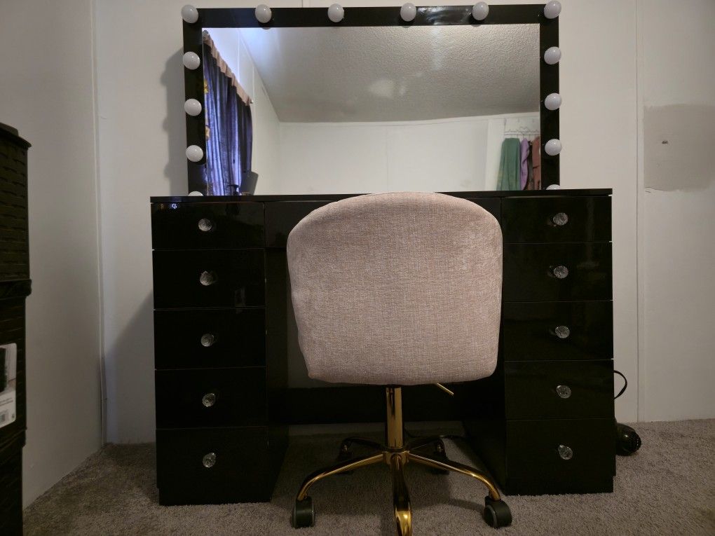 am selling vanetti with its chair