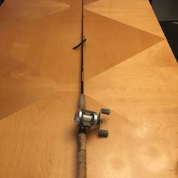 SHIMANO CORSAIR CS300 BAITCASTING REEL W/ 6’ SHIMANO CONVERGENCE Graphite Rod With lion weigh 10–17 lbs 3 Bearing Excellent condition. 