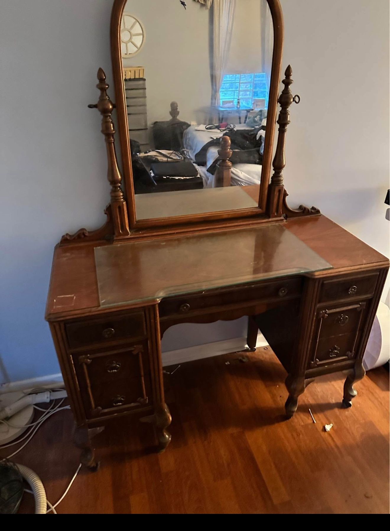 Antique dresser 7 drawers