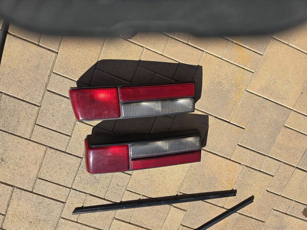 Rear Tail Lights For 87-93 Mustang