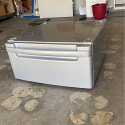 Washer Pedistal LG Used