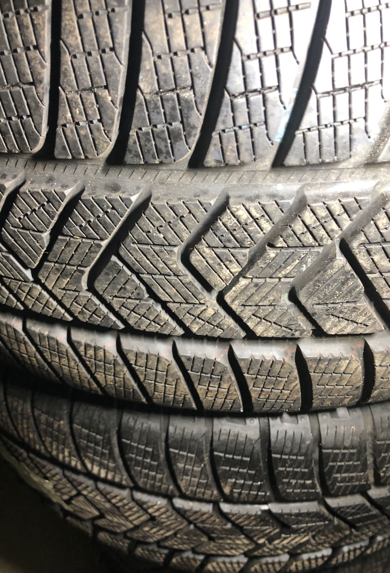 255-40-21 tires for sale SET of tires almost new %95