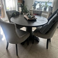 Round Table And Chairs