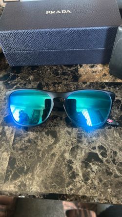 (NEW) $100 FIRM Oakley Prism Sunglasses Black with blue lense
