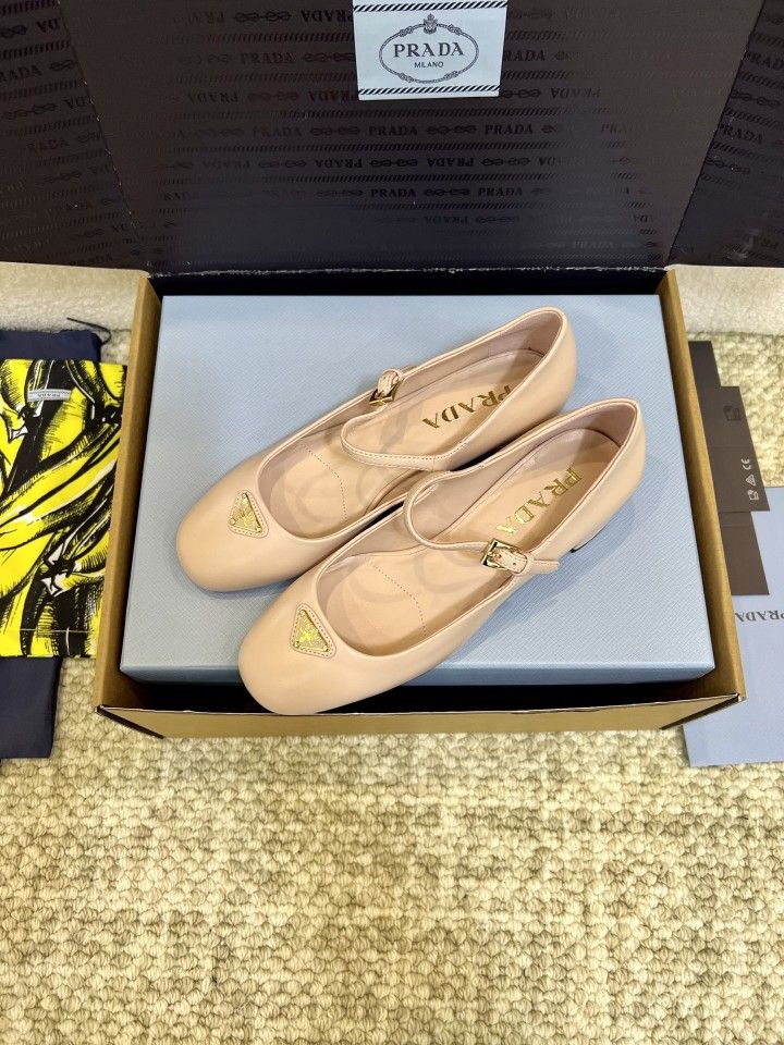 New Mary Jane single shoes for spring and summer