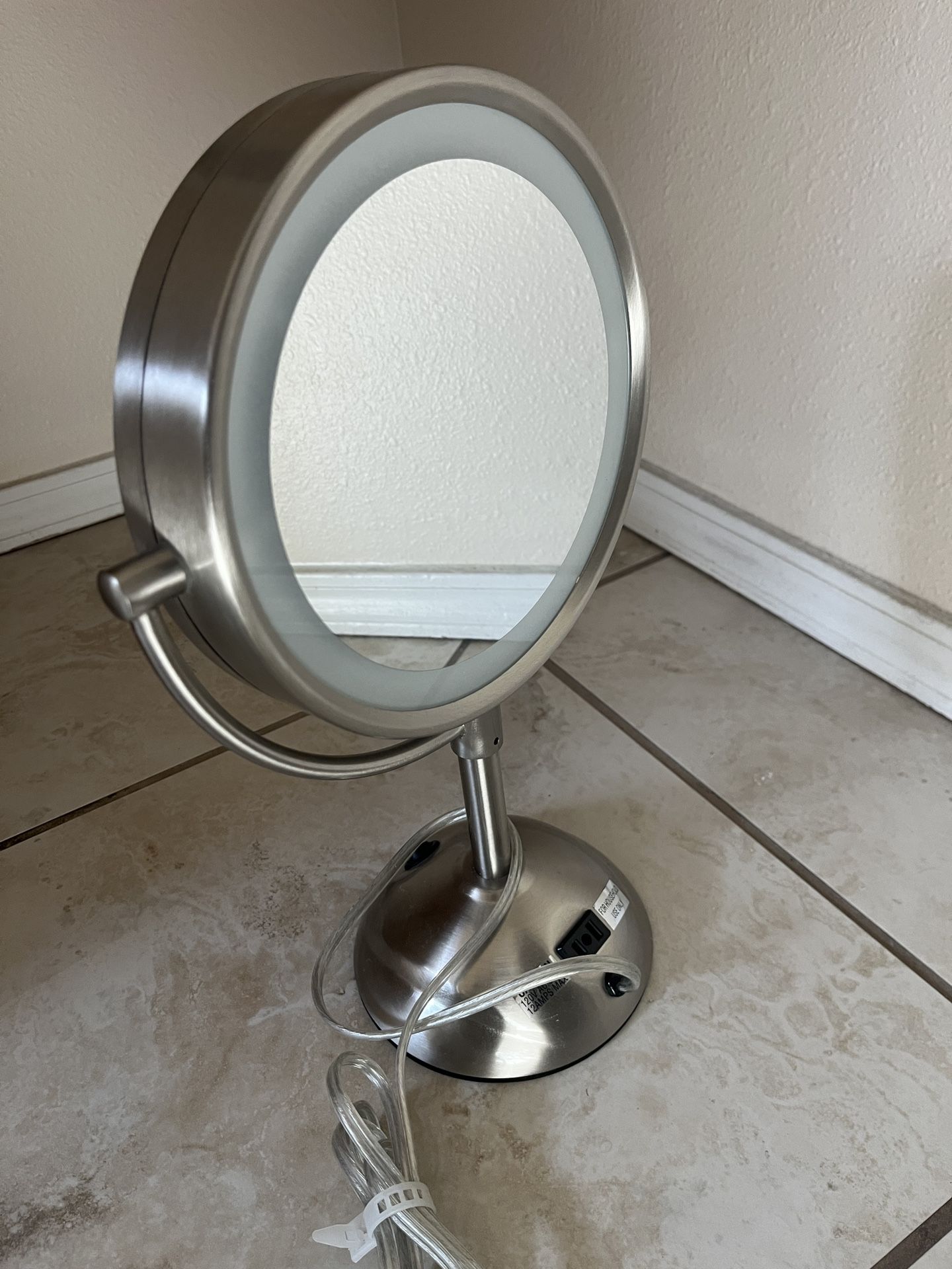 Conair Make Up Mirror With Light