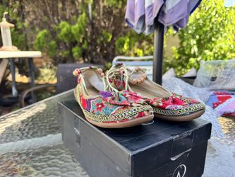 Womens Shoes
