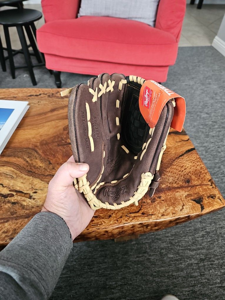 Rawlings Right Handed Glove Brand New