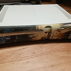 (Price reduced) Xbox 360 20 GB Console With Cables and Controller