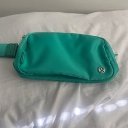 LULU everywhere Belt Bag