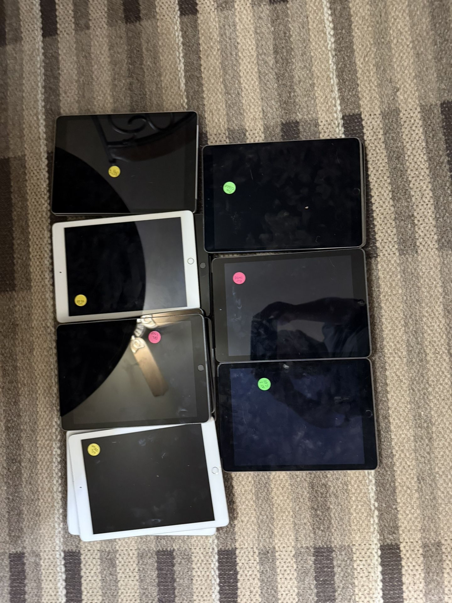 Lot Of 27 iPad