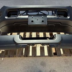 FRONT & REAR BUMPERS – 2019–2026 RAM 2500 / 3500 / 4500  💲 $1300 (set) 	•	Front & rear bumper set 	•	Flat black finish 	•	OEM / Factory style 	•	Heav
