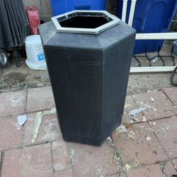 Trashcan Cover