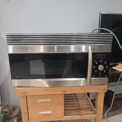 GE Microwave Oven 
