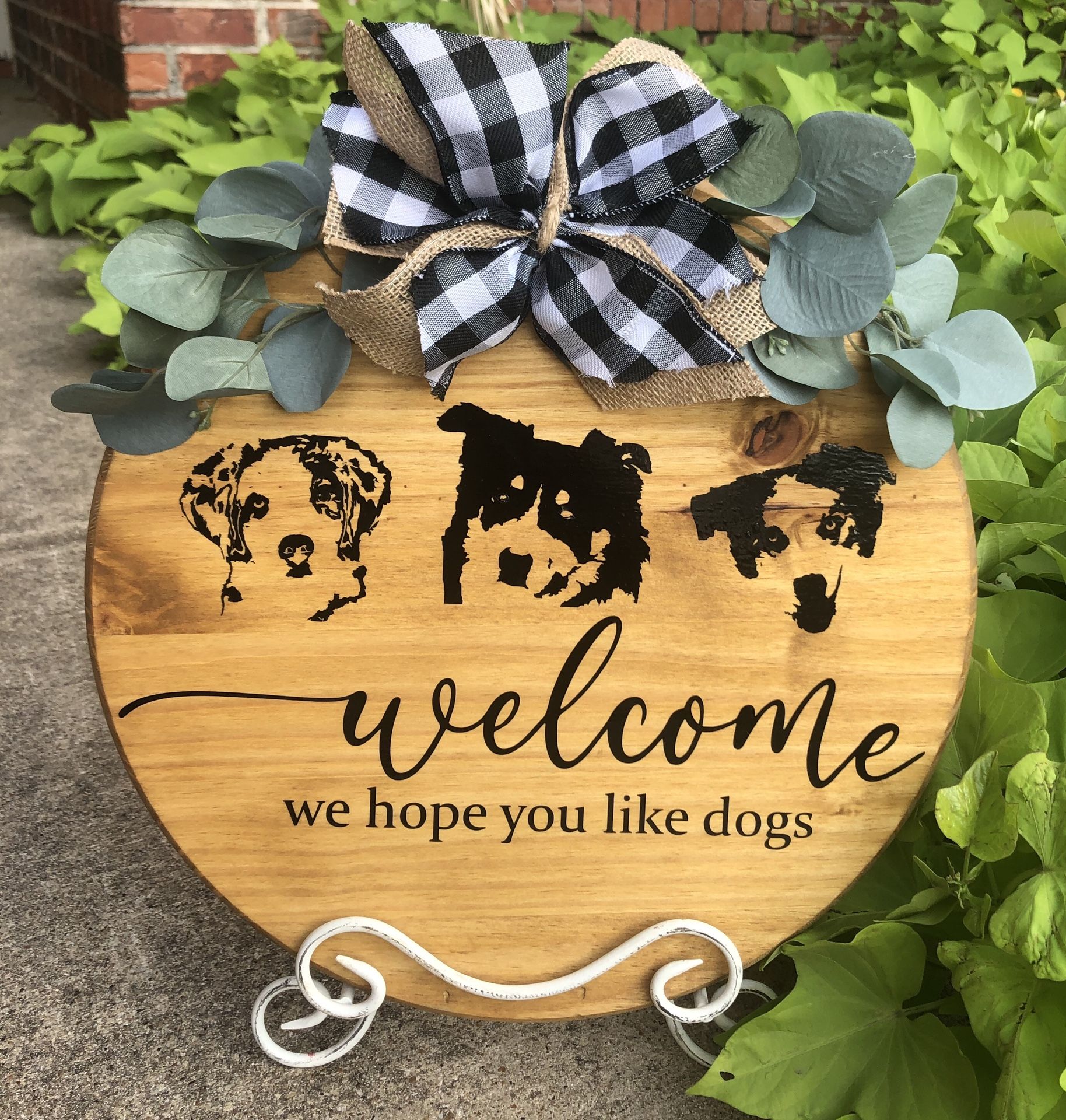 Personalized pet door hanger
