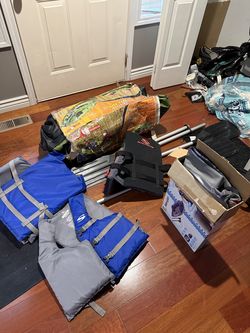 2 Inflatable boat, paddles and 3 life jackets