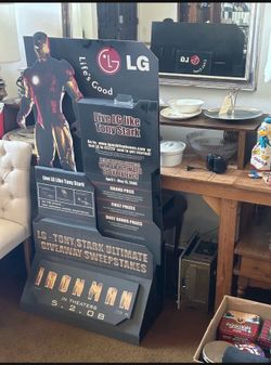 Iron Man Display With 30 Cards