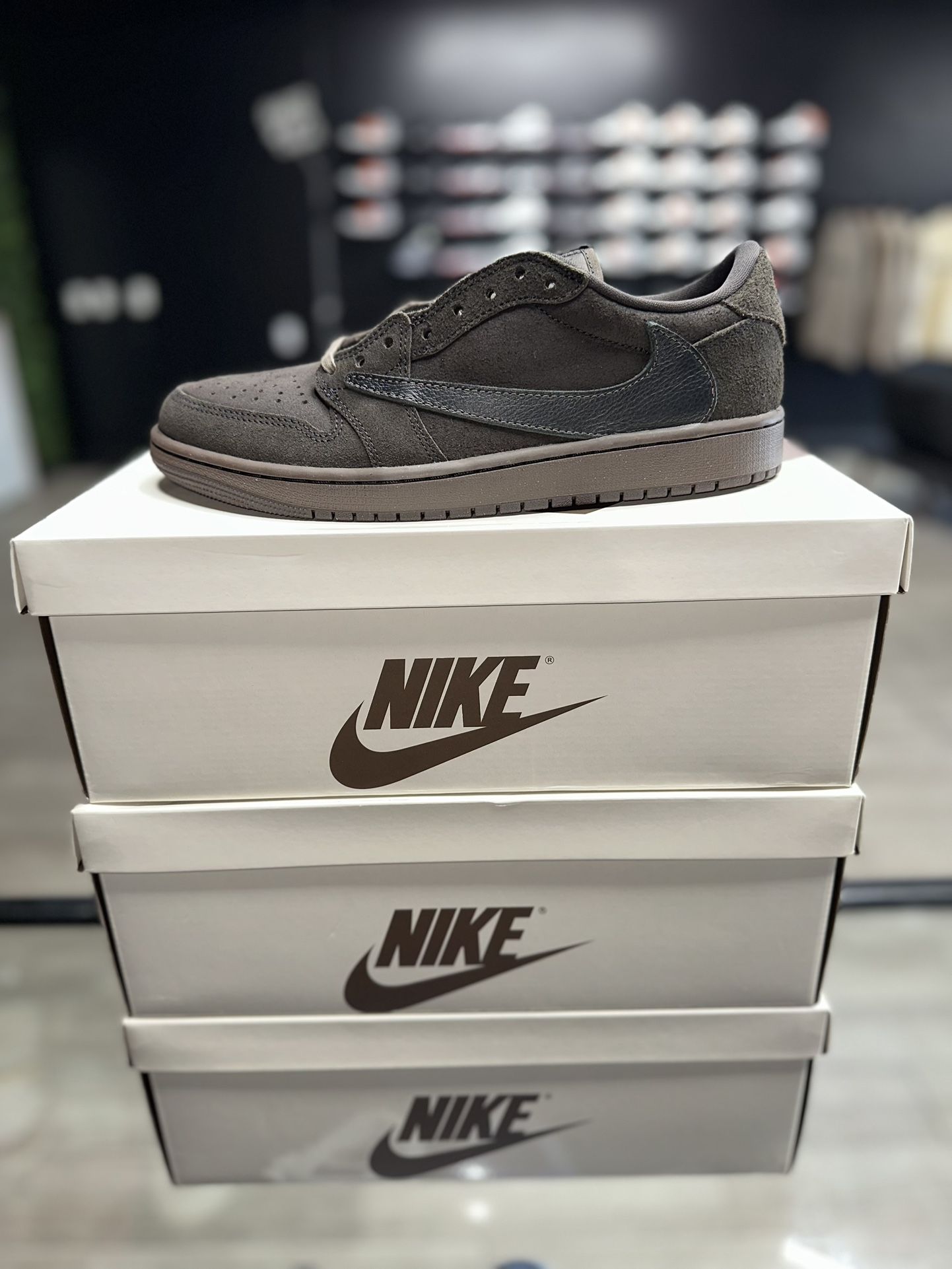 Jordan 1 Low Travis Scott Velvet Brown
