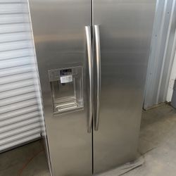 Beautiful Fridge Counter Deep $290