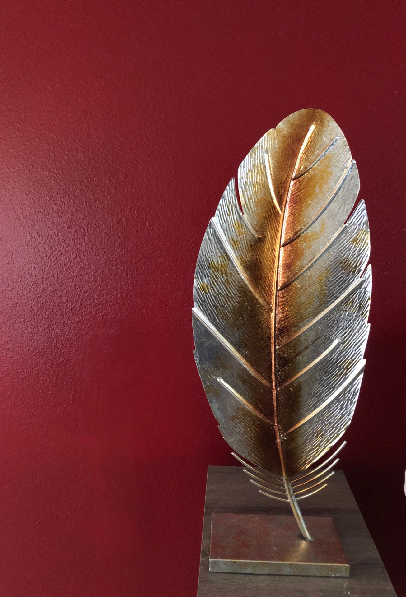 Decorative Metallic Leaf Stand