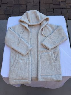 AE American Eagle Cream Fuzzy Soft thick oversized Women’s long hooded cover-up cardigan w/pockets Size Small | New Without Tags Never Worn
