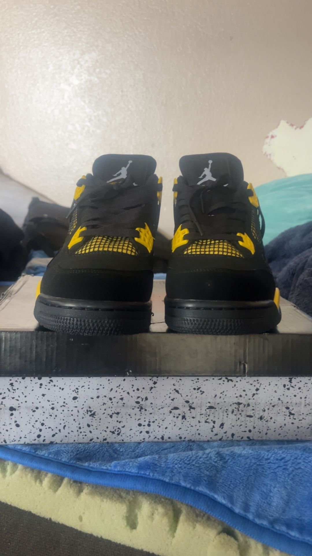 Jordan 4 Thunder