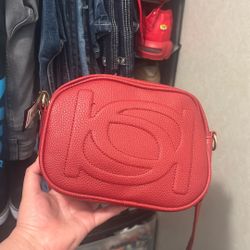 poppy camera crossboy red