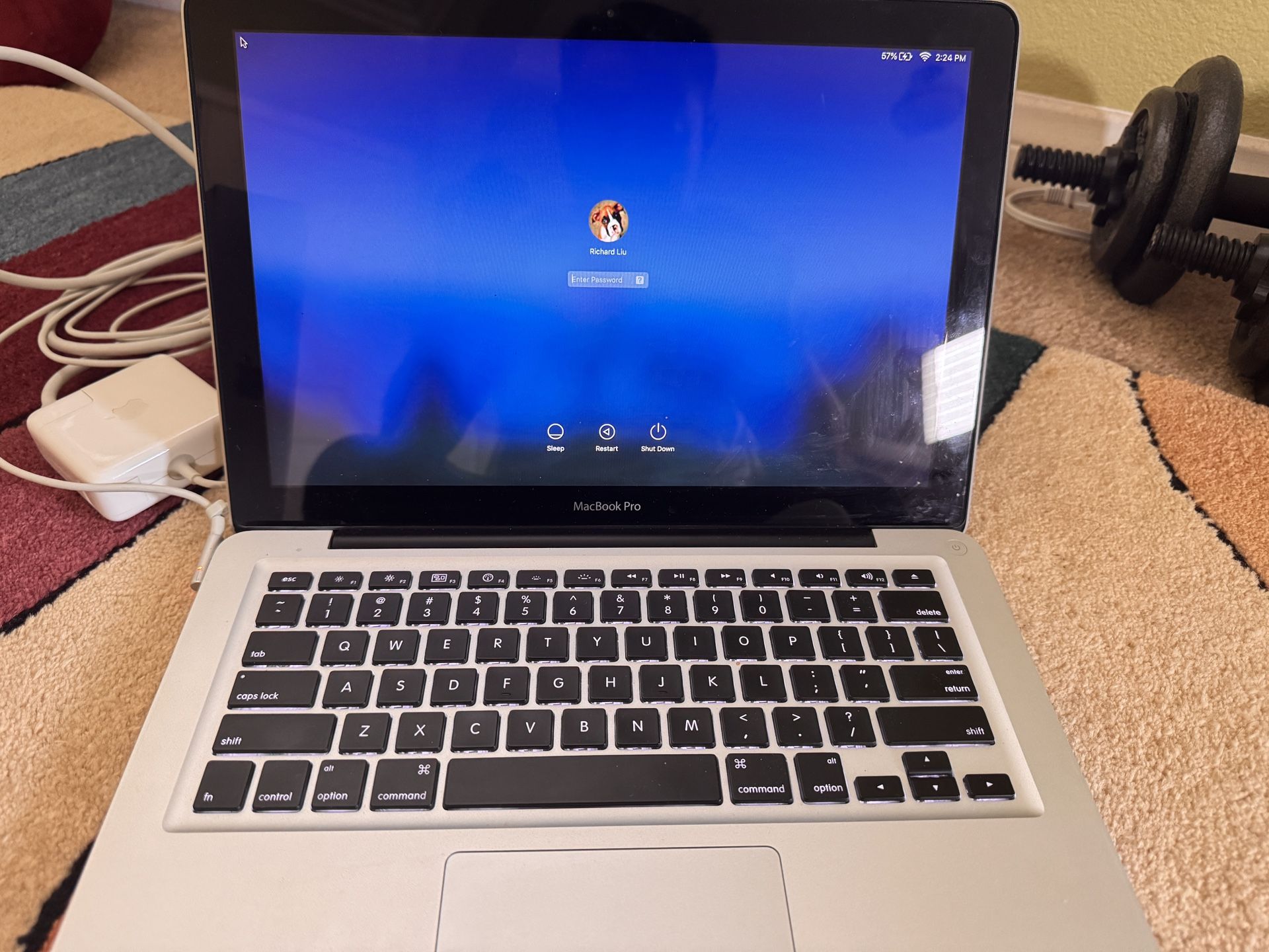 Apple MacBook Pro 13-inch LED-backlit Widescreen Notebook