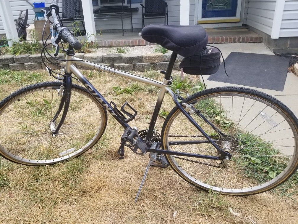 GIANT NUTRA CROSS 21 speed MEN'S TOURING BIKE