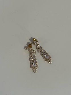 Diamond/gold floral earring