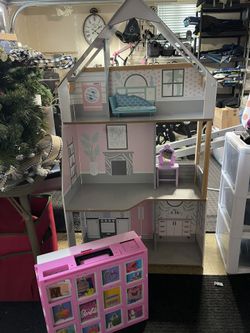 Doll House & Barbie Closet