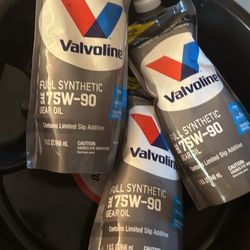 Full Synthetic Sae 75w-90 Gear Oil Valvoline And (Oil Pan  Used(
