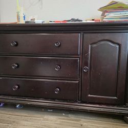 Free Dresser 