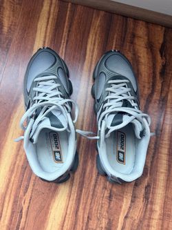 Men’s Used New Balance sneakers -size 7.5