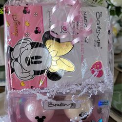 DISNEY!!  Minnie Mouse Spa Gift Set