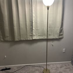Modern floor lamp in great condition