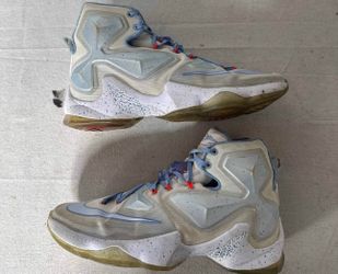Nike LeBron 13 Christmas Basketball Shoes Mens Sz 9.5 White Blue Athletic Traine