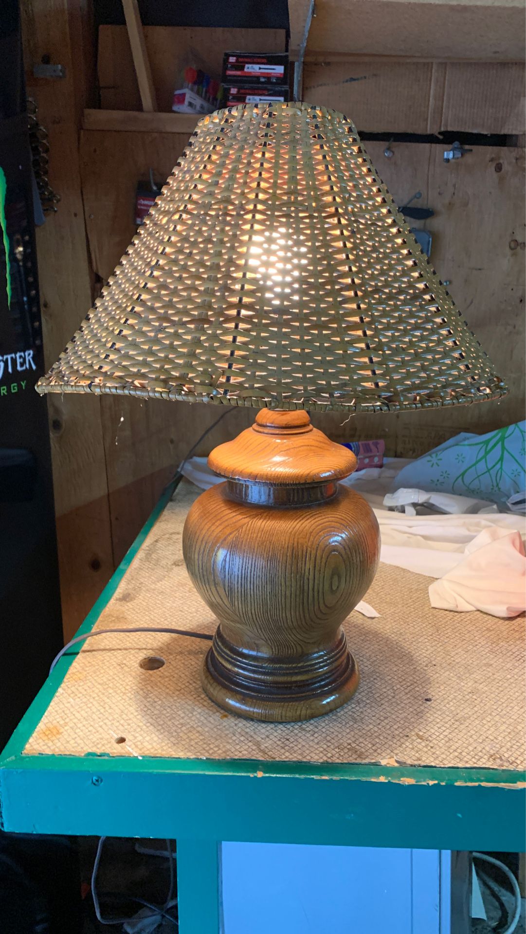 Antique wooden lamp / lampara antigua de madera