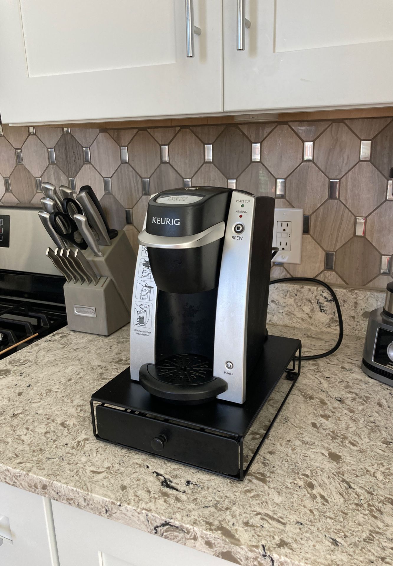 One Cup Keurig Coffee Brewer with Under Cup Holder