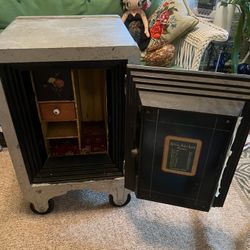 Vintage Victor Safe And Lock CO. Safe 