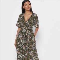 Brand New Woman’s Banana Republic brand Tiger Print Midi Wrap Dress Up For Sale