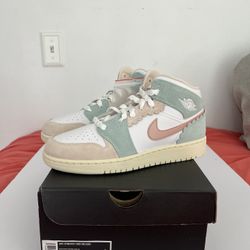 GS Jordan 1 Mid SE “Pink Oxford/Scalloped Edge” (Size: 6y/7.5w)