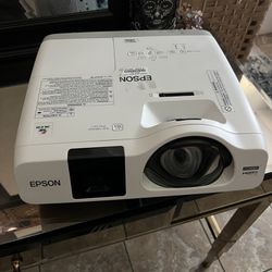Epson Short Throw Projector  536Wi Interactive 