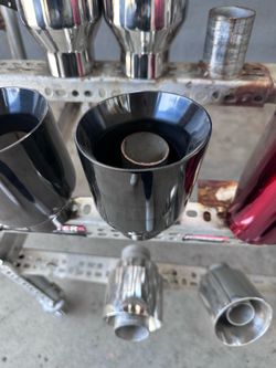 Exhaust tip with cut pipe
