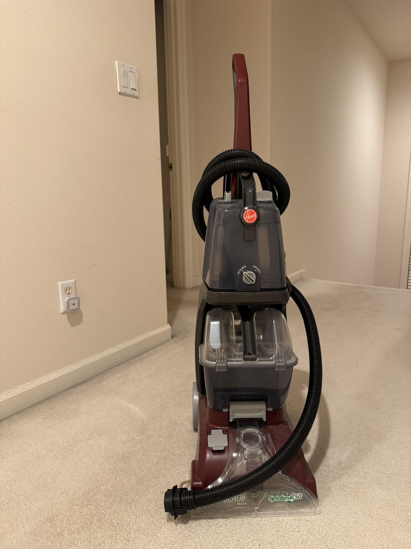 Hoover PowerScrub Deluxe Carpet Cleaner